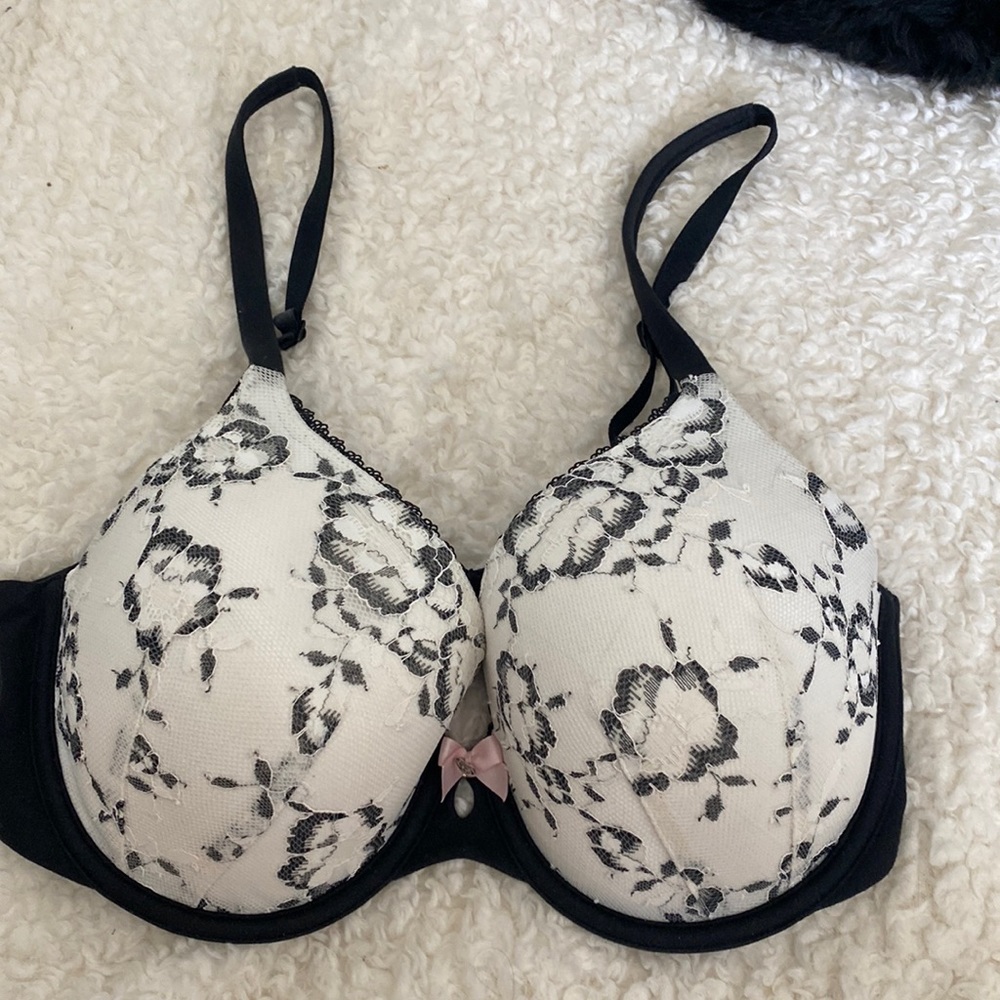 Body by Victoria lined perfect coverage. EUC